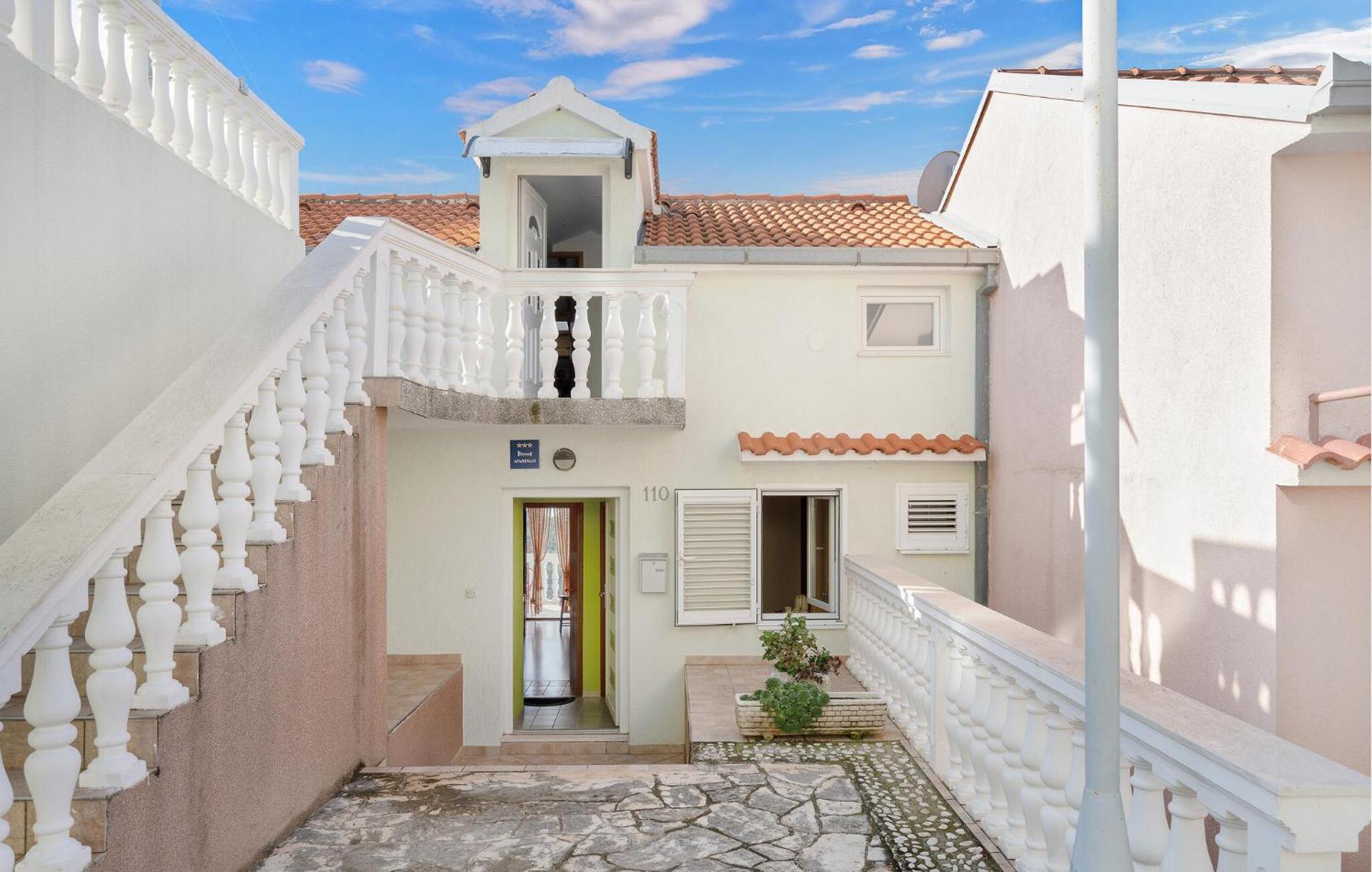 Lovely Apartment In Primosten With Kitchen المظهر الخارجي الصورة